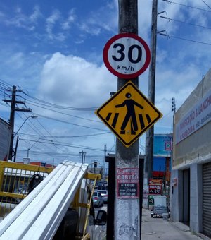 Prefeitura conclui sinalização vertical na Rua General Hermes