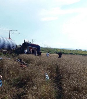 Descarrilamento de trem na Turquia deixa mortos e feridos