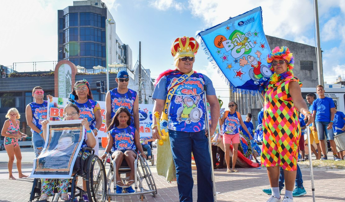 Praia Acessível retoma atividades com programação carnavalesca