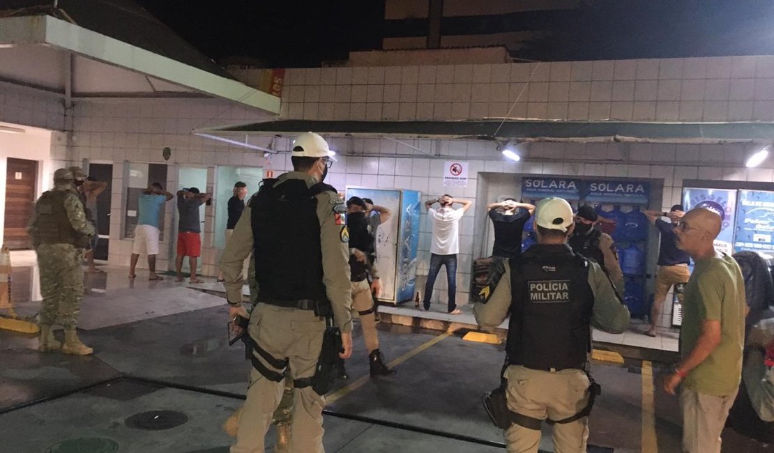 Para conter abusos, policiais fazem operações em lojas de conveniência de Maceió
