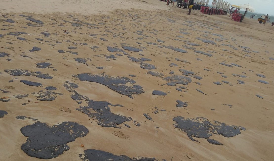 Sergipe declara emergência por óleo nas praias e aguarda Salles