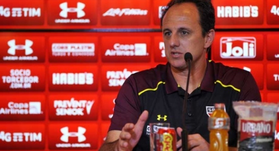 Rogério Ceni é apresentado no São Paulo: 'Eu vim em busca da glória'