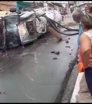 Caminhão tomba e deixa um morto e dois feridos em São Miguel dos Campos