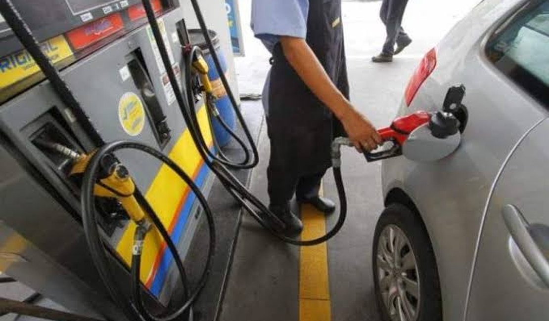 Preços de combustíveis continuam subindo em Maceió 