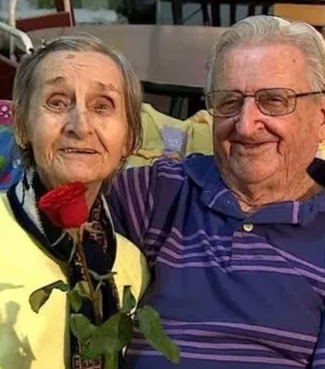 Casal se reencontra em asilo 65 anos após término de noivado e voltam a namorar
