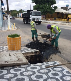 Prefeitura inicia limpeza do Riacho Piauí e de galerias em bairros de Arapiraca