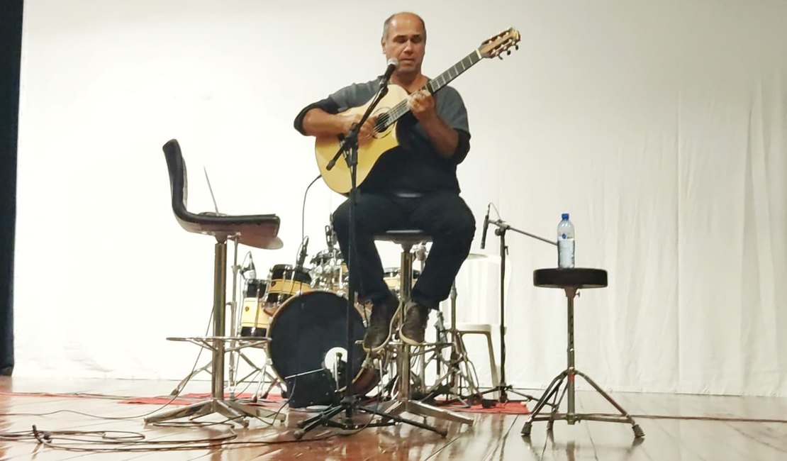 Guitarrista Nelson Faria realiza workshop em Arapiraca em evento da Amear