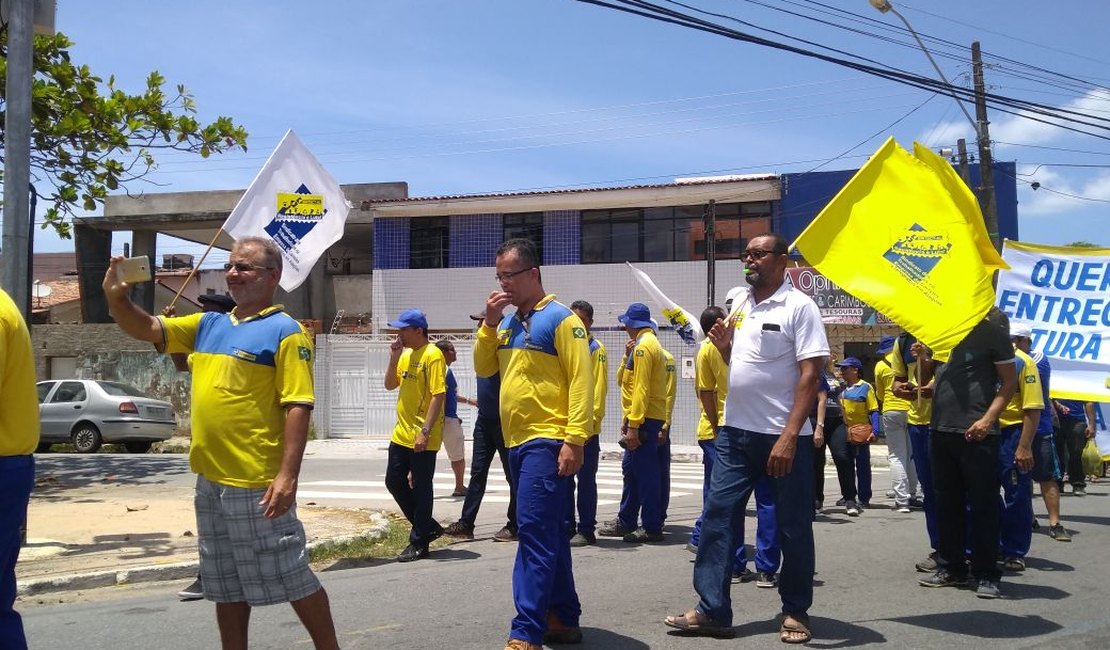 Trabalhadores dos Correios protestam em Maceió