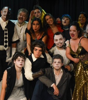 Grupo de Teatro Cena Livre oferece aula de teatro para adolescentes e adultos