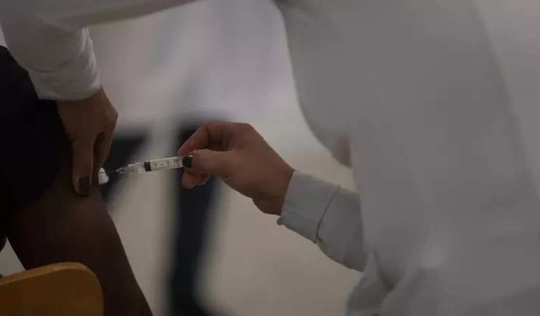 Arapiraca reduz idade mínima da vacinação contra Covid-19 para 45  anos nesta quarta