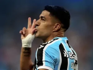 Falta de gols de Suárez coincide com período de queda do Grêmio