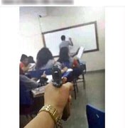 Aluno entra armado em escola e posta foto apontando pistola para professor