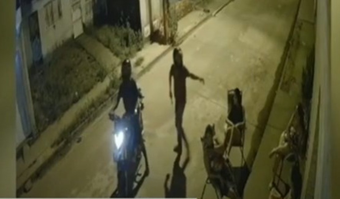 Câmeras flagram assalto a quatro mulheres em Rio largo