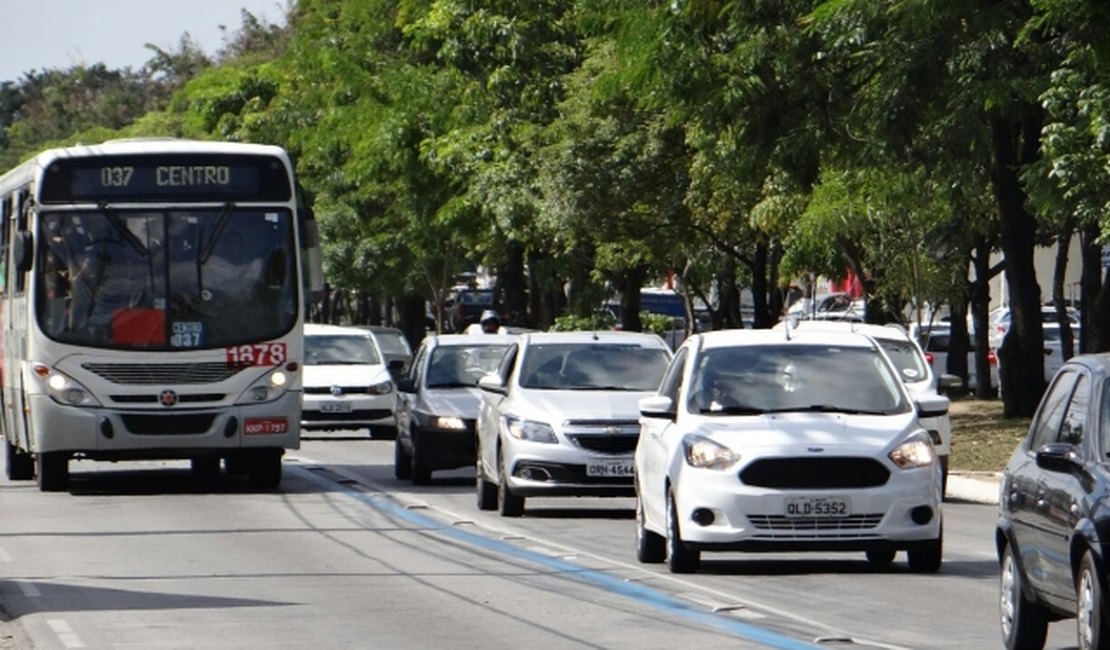 Idosa morre após ser atropelada por ônibus na Avenida Fernandes Lima