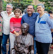 Nise da Silveira é homenageada com estátua em Maceió