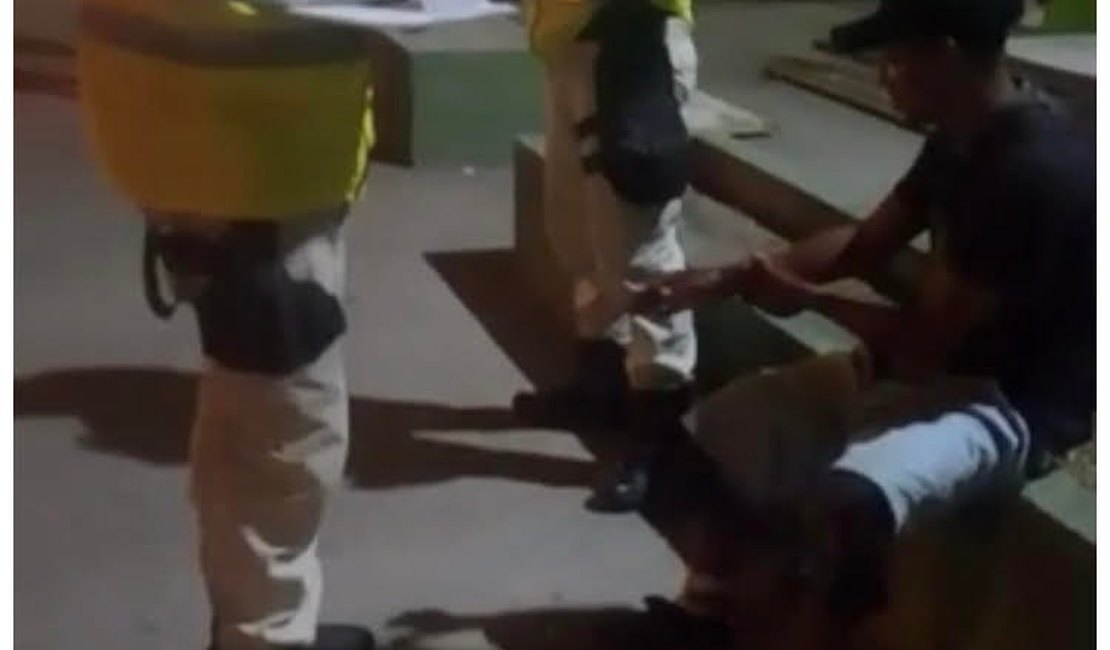 Morador de rua ferido com estilete é socorrido por Ronda no Bairro