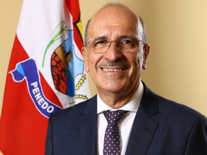Prefeito Ronaldo Lopes conquista 88% de aprovação da população de Penedo