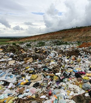 Mais 42 prefeituras de Alagoas devem acabar com lixões até abril de 2018