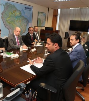 Rodrigo Cunha vai a ministro pedir ajuda da Petrobras para famílias do Pinheiro