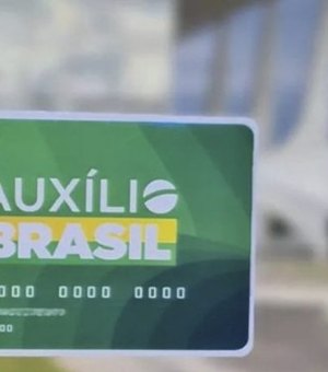 Beneficiários do Auxílio Brasil não precisam trocar cartões para receber o pagamento
