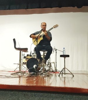 Guitarrista Nelson Faria realiza workshop em Arapiraca em evento da Amear