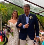 Branca Feres, gêmea do nado sincronizado, se casa no Rio