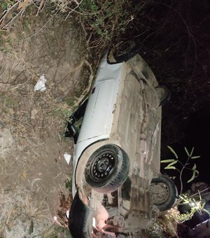 Carro cai da ponte e deixa um morto e dois feridos em São José da Tapera