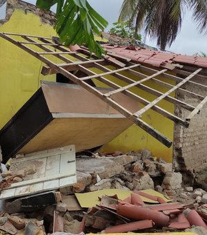 Casa desaba e família sai ilesa do imóvel em Inhapi no Sertão de Alagoas