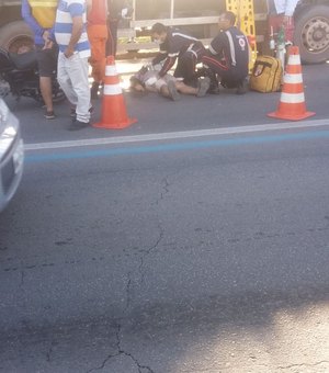 Motociclista morre após acidente com caminhão em cruzamento de Maceió 