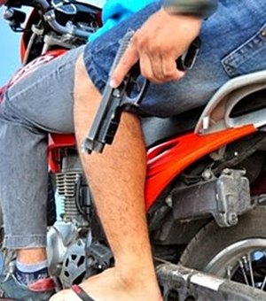 Dupla rouba motocicleta e foge deixando uma das motos para trás, em Arapiraca