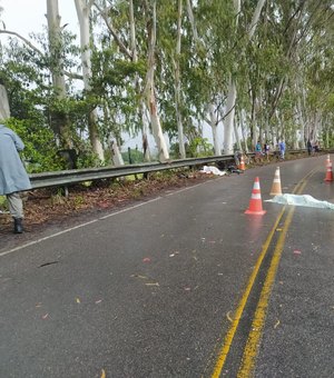 Colisão entre carro e moto deixa dois mortos no Passo de Camaragibe