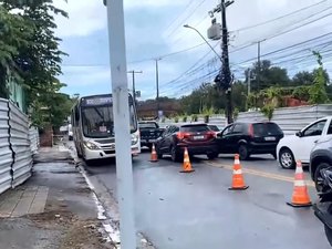 Trânsito continua intenso após implementação de faixa reversível no Bebedouro