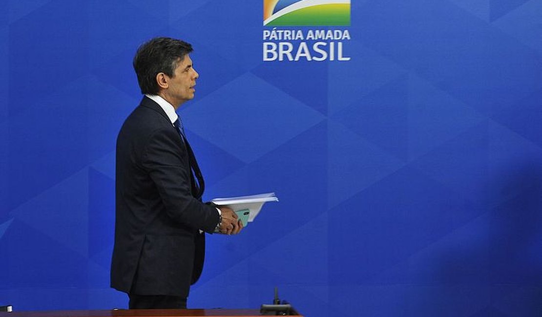 Após alerta de Teich, Bolsonaro defende a cloroquina e pede ministros 'afinados' com ele