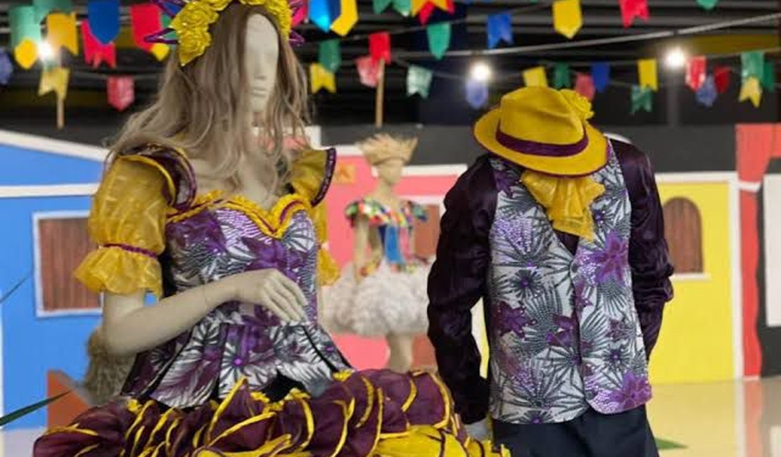 Exposição de trajes juninos e sanfonas antigas encanta visitantes do Arapiraca Garden Shopping