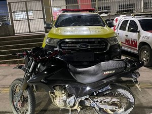 Veículo roubado é encontrado em mata na cidade de Messias, Região da Grande Maceió