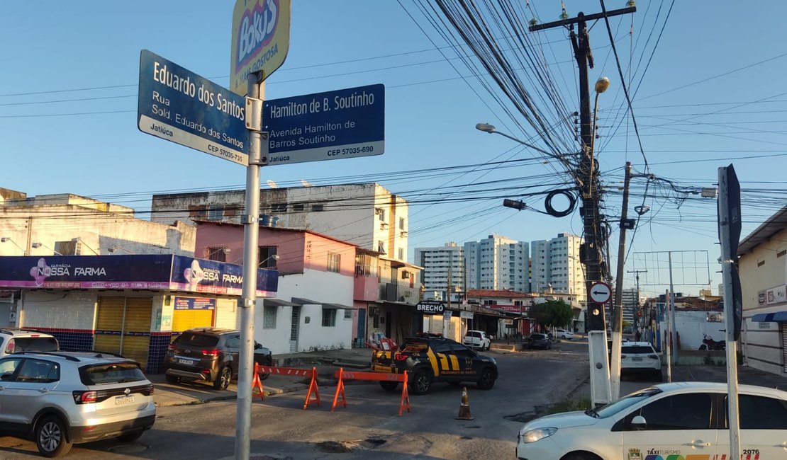 Rua Soldado Eduardo dos Santos é interditada para serviços de drenagem