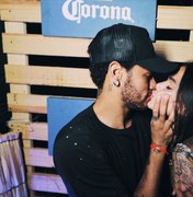 Neymar e Bruna Marquezine trocam beijo e reatam namoro em Noronha.