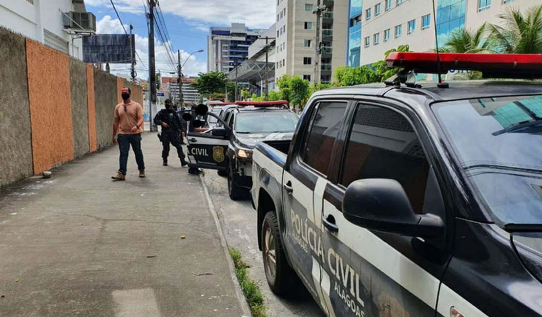 Operação prende grupo que aplicava golpes em idosos na capital