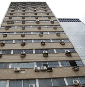 Com faca na mão, sem-terra ameaça pular do 11º andar de prédio no Centro de Maceió