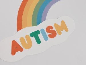 Assembleia Legislativa pede apuração de descredenciamento de clínicas que atendem crianças com autismo