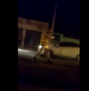 [Vídeo] Motorista bêbado tenta fugir de policiais, é baleado  e termina preso