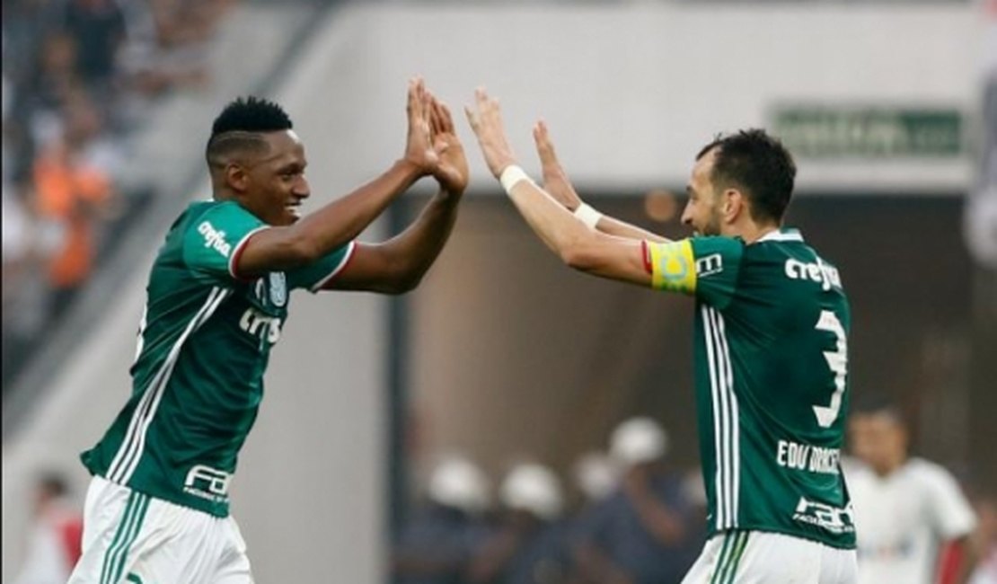 Palmeiras vence em Itaquera, segue líder e Corinthians demite Cristovão Borges