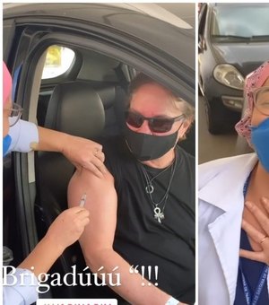 Fábio Jr é vacinado contra Covid-19 e enfermeira se emociona