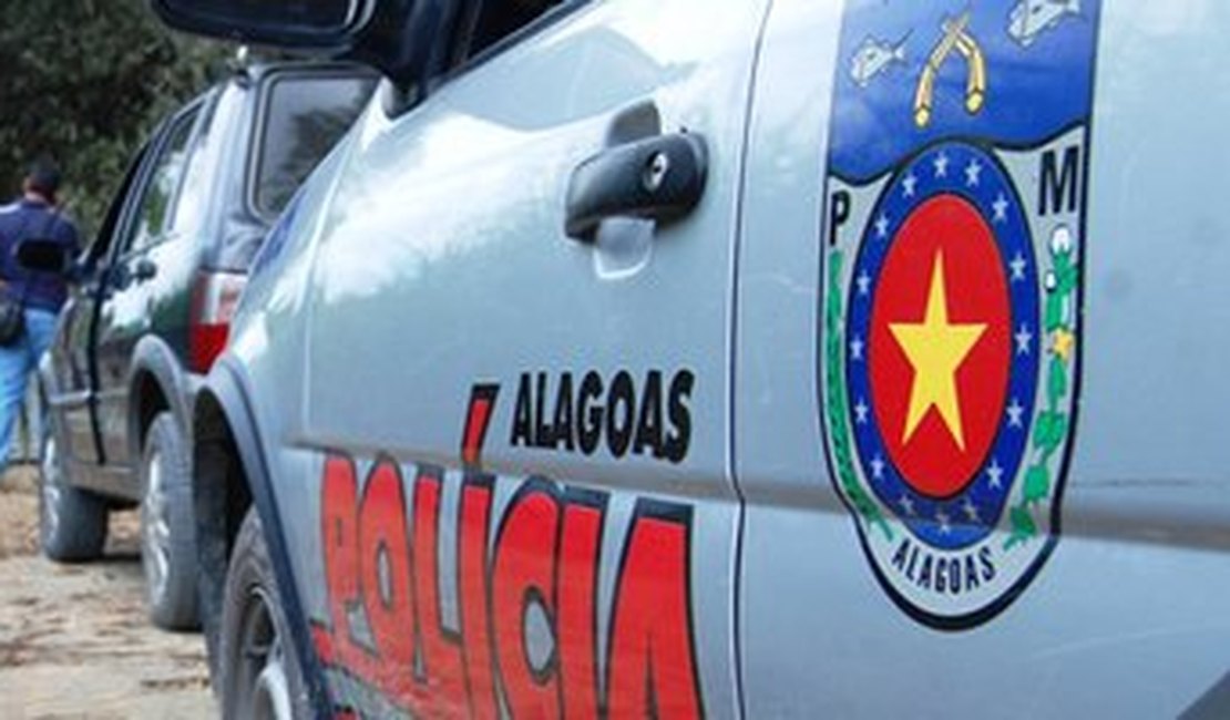 Polícia prende suspeitos de tráfico de drogas e 8 papelotes de maconha em Arapiraca