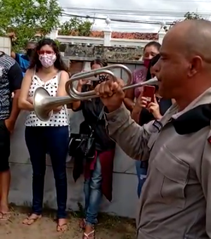 [Vídeo] Comoção marca sepultamento de sargento da PM assasinado em Arapiraca