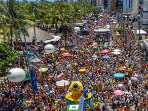 Pinto da Madrugada arrasta 500 mil pessoas ao som do hino de Alagoas em ritmo de frevo
