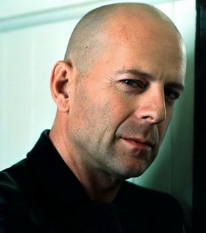 Bruce Willis é expulso de farmácia por não usar a máscara
