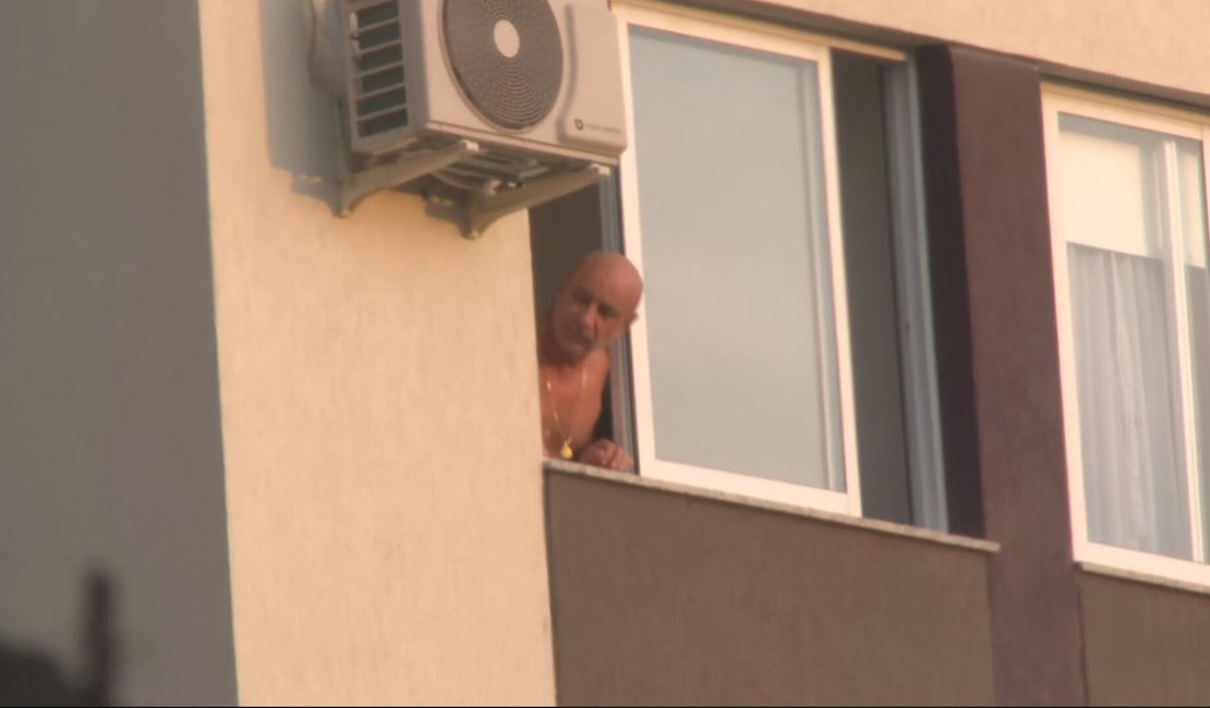 Veja imagens de Fabrício Queiroz em prisão domiciliar no Rio de Janeiro