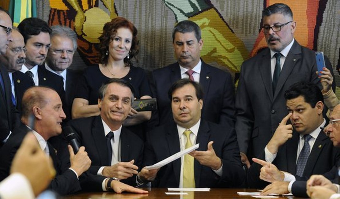 Militarização atinge 2º e 3º escalões do governo Bolsonaro