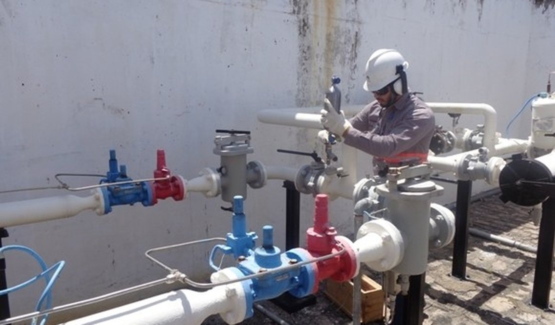 Arsal fiscaliza coleta de amostras de gás natural na Pajuçara